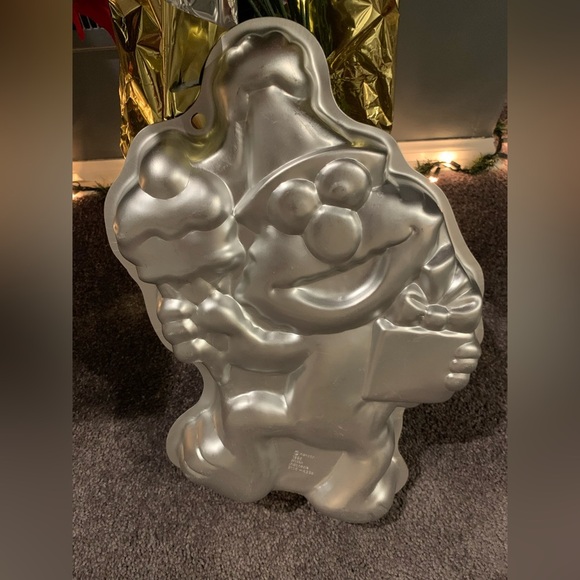 Vintage FULL BODY-ELMO BIRTHDAY Cake Pan.  Good used condition. Sesame Street. - Picture 1 of 2